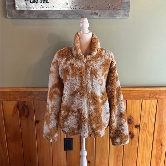 Betsey Johnson Cozy Tan and Cream Cow like print Sherpa Jacket - Picture 2 of 14